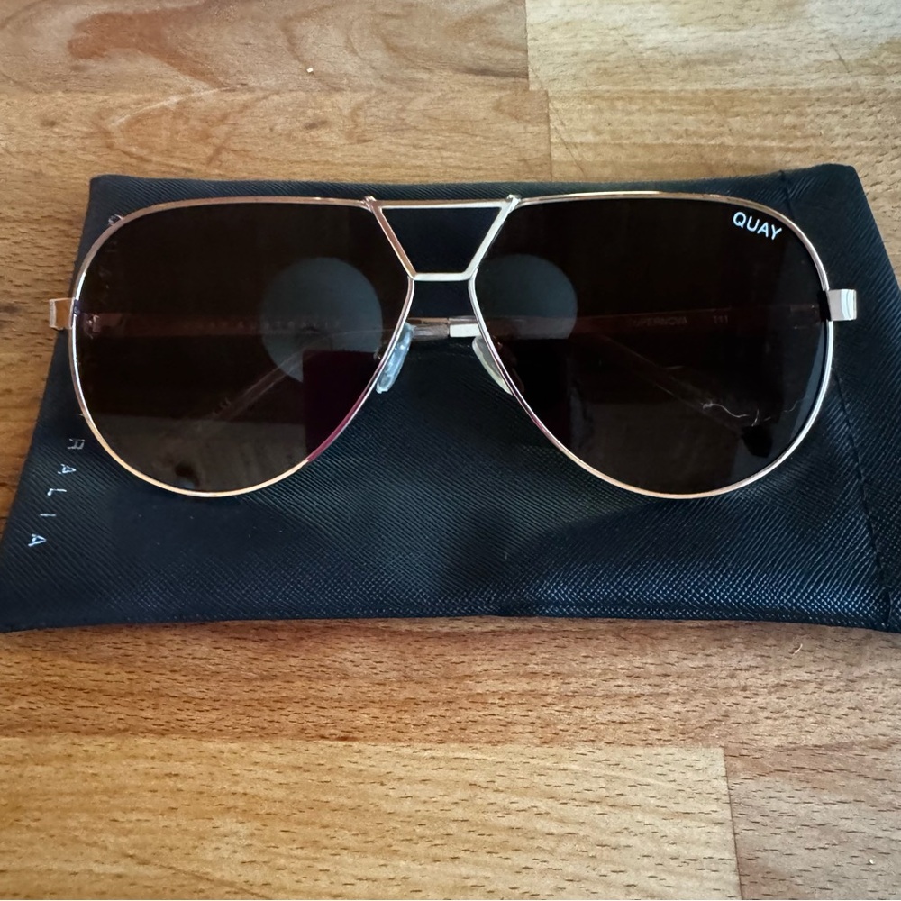 NWOT Quay Aviator Sunglasses